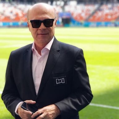 Palabras Mayores - Carlos Antonio Vélez podcast cover art